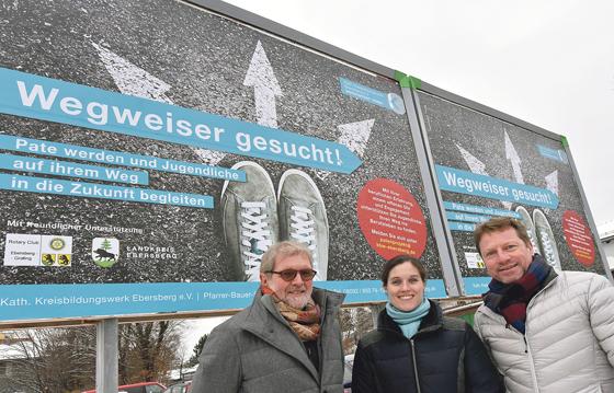 Dr. Wolfgang Haller (Rotary Club), Jennifer Becker (KBW) und Rotarier Martin Freundl.  	Foto: Martin Freundl