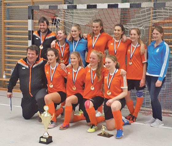 So sehen erfolgreiche Mädels und ihre Trainer aus. 	Foto: PSV