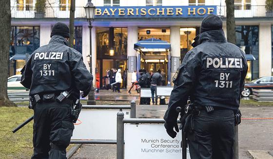 Hauptschauplatz der Sicherheitskonferenz ist wieder das Hotel Bayerischer Hof. Rund 4.000 Polizeibeamte werden am Wochenende in der Innenstadt vor Ort sein.    Foto: MSC/Koch