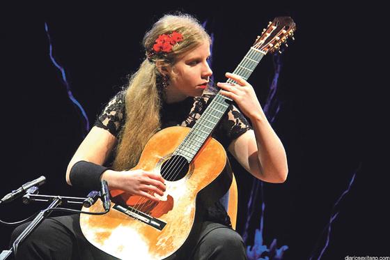 Die erst 17 Jahre alte Laura Lootens wird am 5. März die Besucher des Konzerts mit ihrer Musik verzaubern.	Foto: VA