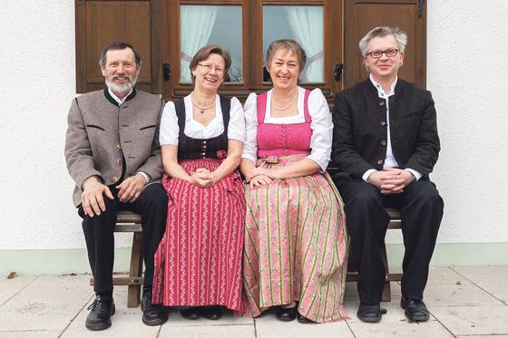 Vorstand Harthauser Heimatkreis v.l.: Josef Karl, Irmgard Karg, Irmengard Voglsinger, Rolf Katzendobler	Foto: privat