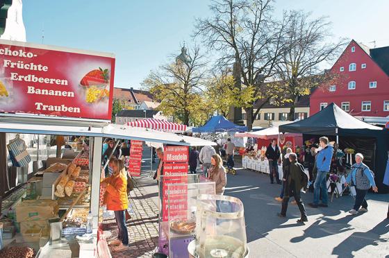 Der traditionelle Ulrichsmarkt und verkaufsoffene Geschäfte locken am Sonntag nach Ebersberg.	Foto: VA