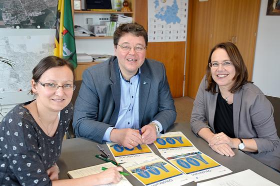 Themenbesprechung: Bürgermeister Thomas Loderer mit den MO-Redakteurinnen Elke Klimke (r.) und Bianca Hoffmeister. 	Foto: MO