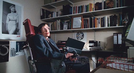 Der Physiker Stephen Hawking war durch die Krankheit ALS weitgehend bewegungsunfähig. 	Foto: VA