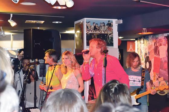 Rolling Stones über den Dächern Münchens gab es Samstag mit der Band »The Stars«.