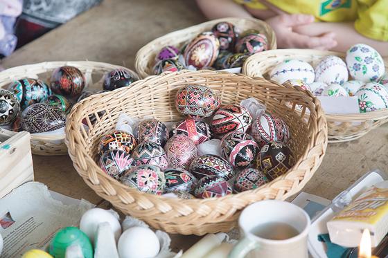 Handbemalte Ostereier sind kleine Kunstwerke auf Zeit.	 Fotos: Markus Wasmeier