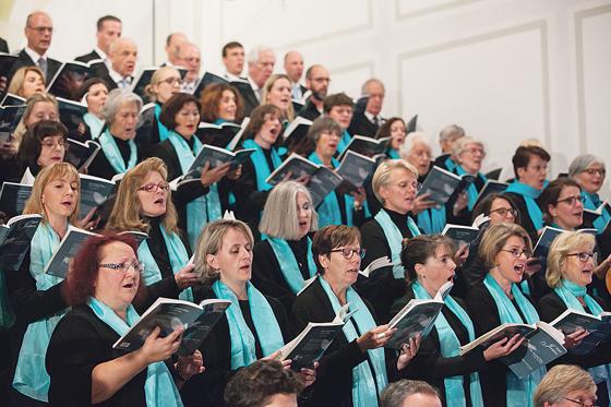 Der Chor von St. Emmeram singt die Nelsonmesse von Joseph Haydn (kleines Bild oben).	Fotos: VA, gemeinfrei