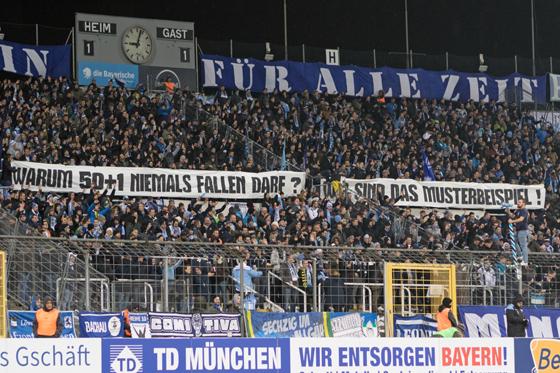 Mahnung: Die Fans des TSV 1860 München. Foto: Anne Wild