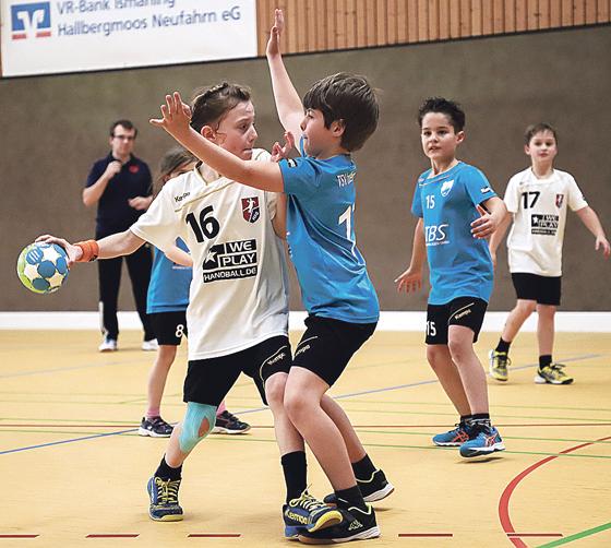 Bei der Rückrunde der Kinderhandball-Turniere geht der TSV Neufahrn (HSG Freising-Neufahrn) mit 3 Mannschaften an den Start: Einer gemischten E-Jugend (9-11 Jahre), einer männlichen F-Jugend (6-8 Jahre) und einer überwiegend weiblichen F-Jugend. F: Verein