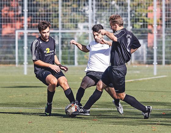 Auf dem Weg zum Aufstieg oder Klassenerhalt dürfen sich die Fußballmannschaften in den Kreisligen kaum noch Ausrutscher erlauben. 	Foto: Christian Riedel