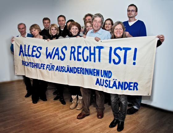 Erhielten den Förderpreis Münchner Lichtblicke: die Anwälte der Rechtshilfe für AusländerInnen. Foto: Privat