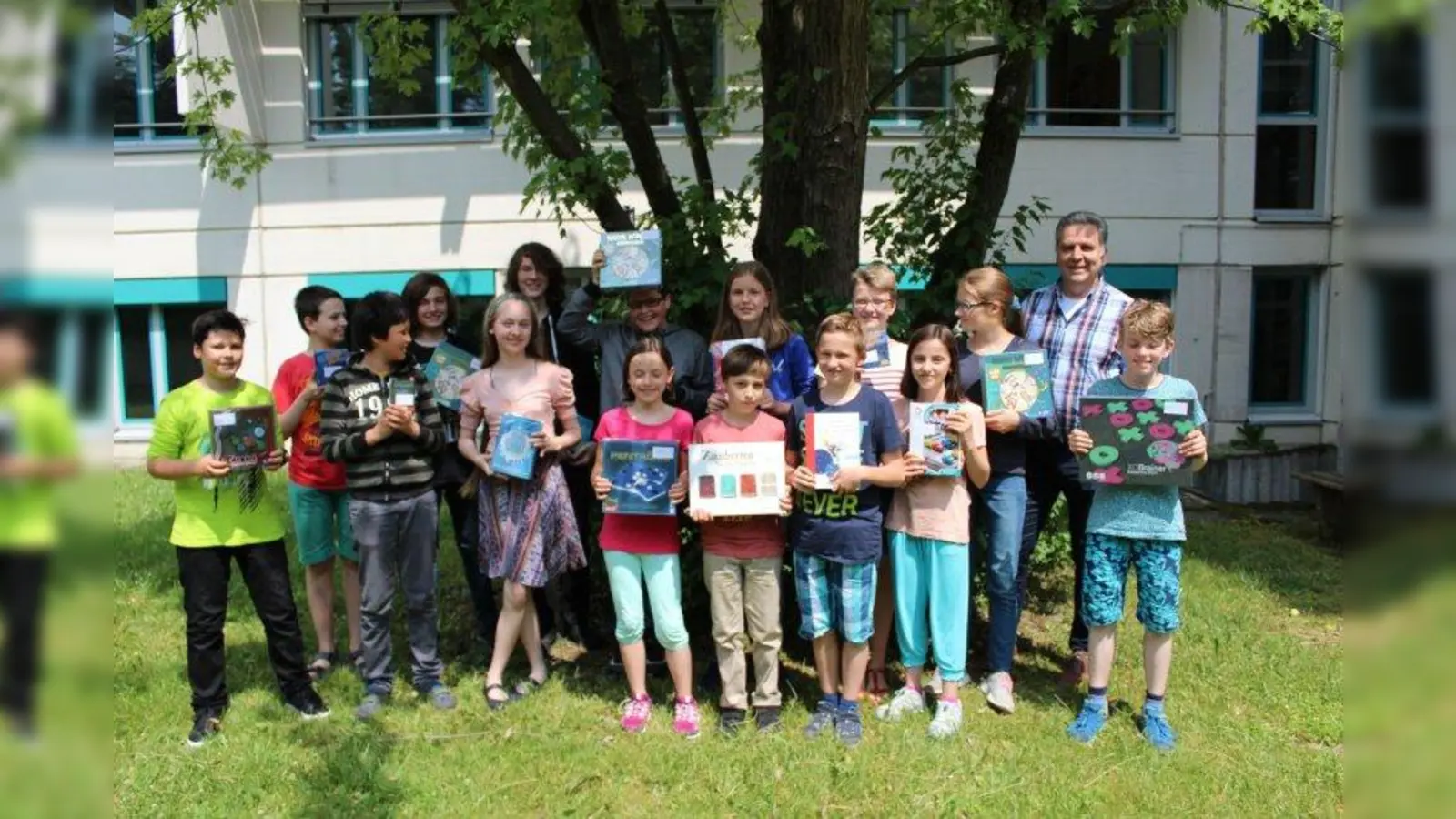 Die stolzen Preisträger des Känguru-Wettbewerbs am MBG. (Foto: MBG)