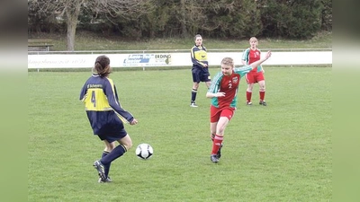 Foto zeigt Julia Engleder (Nr. 2) und Sissy Breuer (Nr. 3).   	 (Foto: Verein)