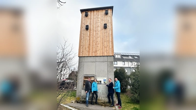 Bei der Eröffnung: Bürgermeister Ulrich Proske, Roswita Holzmann (UNB), Landrat Robert Niederge säß und Frank Burkhardt (UNB).  (Foto: Landratsamt Ebersberg)