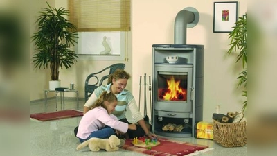 Holzbrikett sind ein ökologischer Brennstoff mit einem hohen Heizwert und können in jeder modernen Feuerstätte eingesetzt werden. (Foto: RheinBraun Brennstoff GmbH)