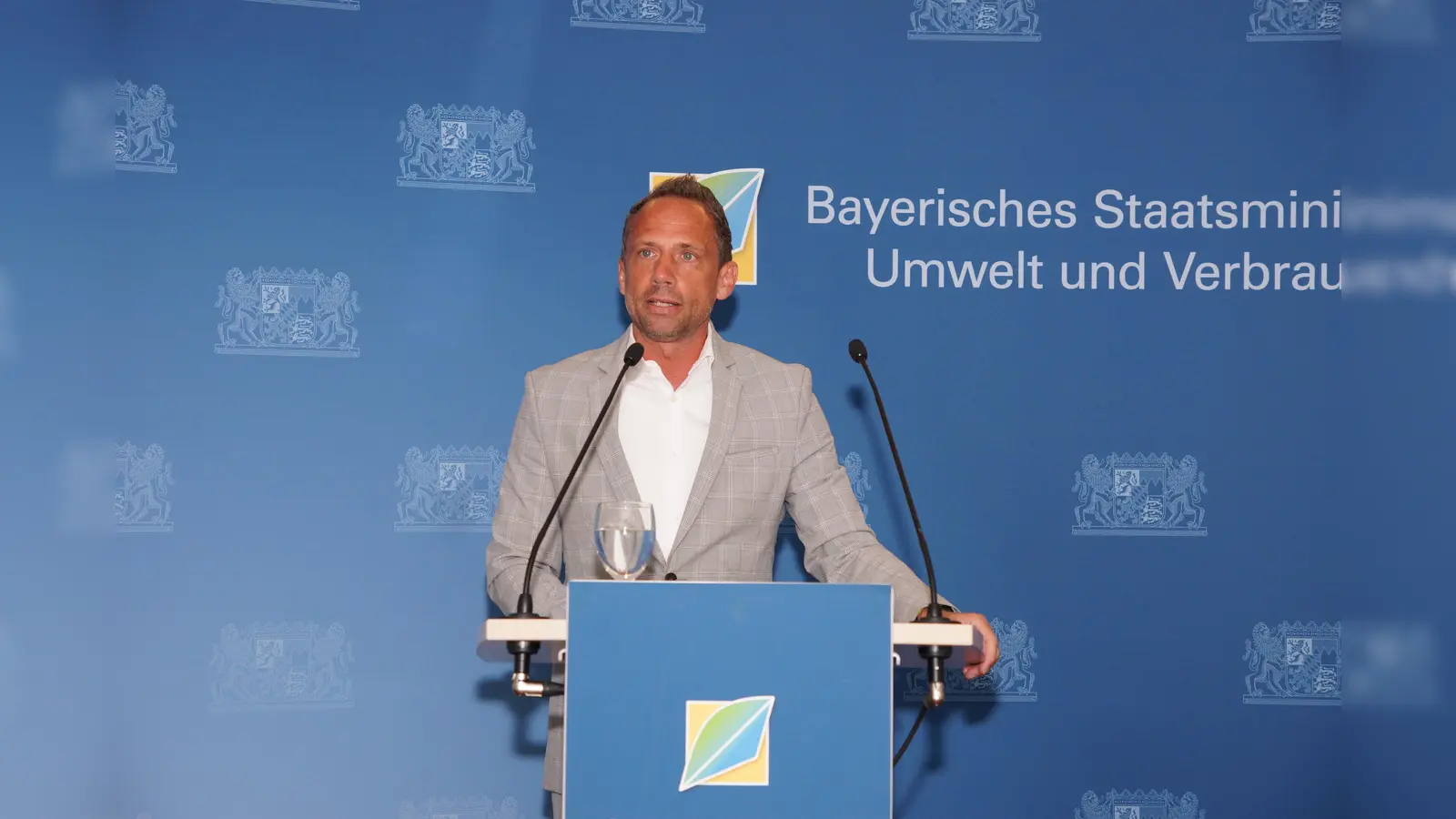 Umweltminister Thorsten Glauber freut sich mitteilen zu können, dass auch für das kommende Jahr Mittel für die Finanzierung des FÖJ zur Verfügung stellen zu können. (Foto:  Bay. Staatsministerium f. Umwelt und Verbraucherschutz)