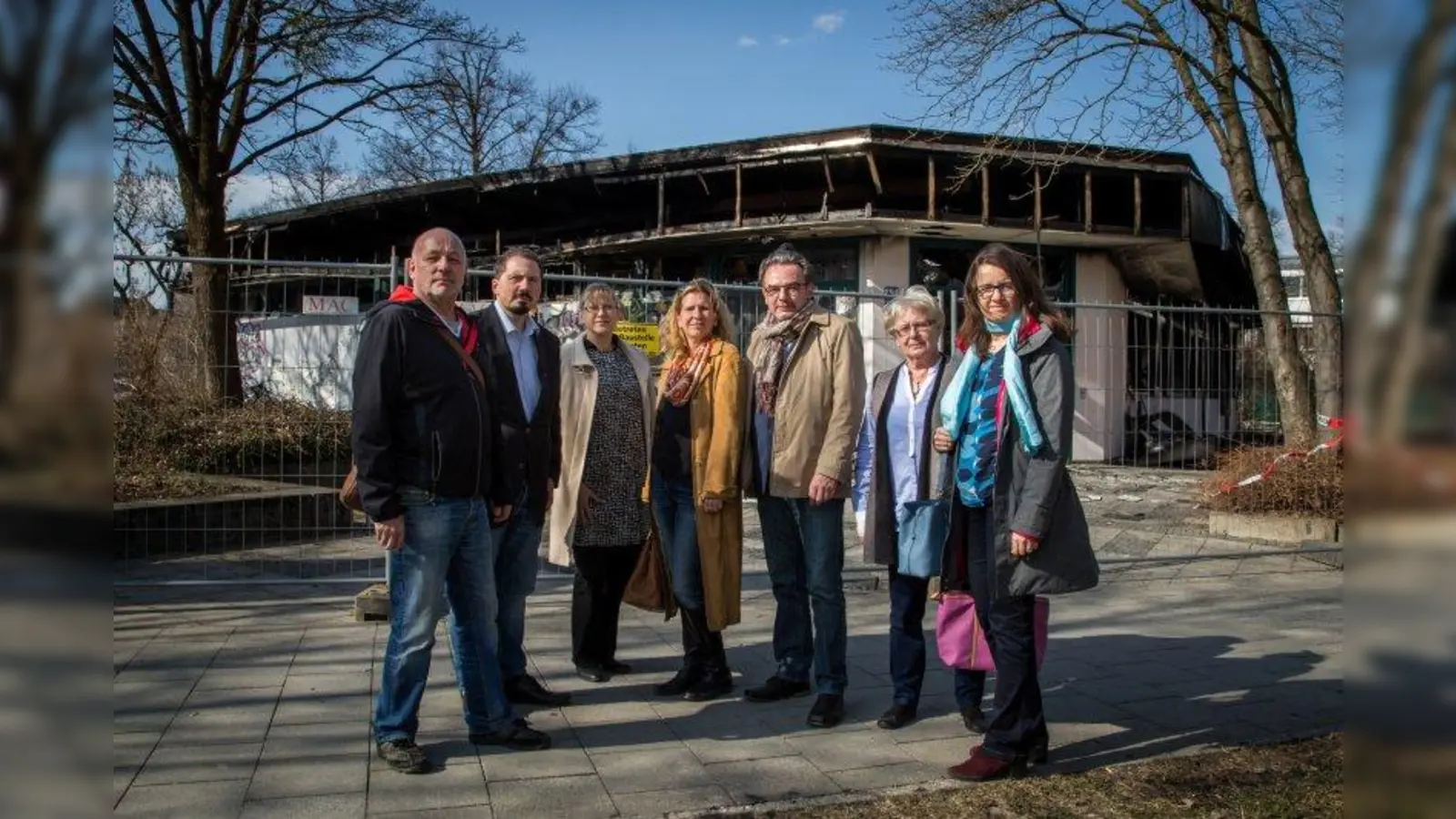 Ingeborg Staudenmeyer (2.v.r.), die Vorsitzende des Vereins für Stadtteilkultur Neuhausen-Nymphenburg, zusammen mit den SPD-Stadträten Renate Kürzdörfer, Julia Schönfeld-Knor, Klaus Peter Rupp und Katrin Abele (r.) sowie Bernhard Goodwin, SPD-Bundestagskandidat im Münchner Westen (2.v.l.) und Willi Wermelt (l.) vom Bezirksausschuss Neuhausen-Nymphenburg. (Foto: SPD)