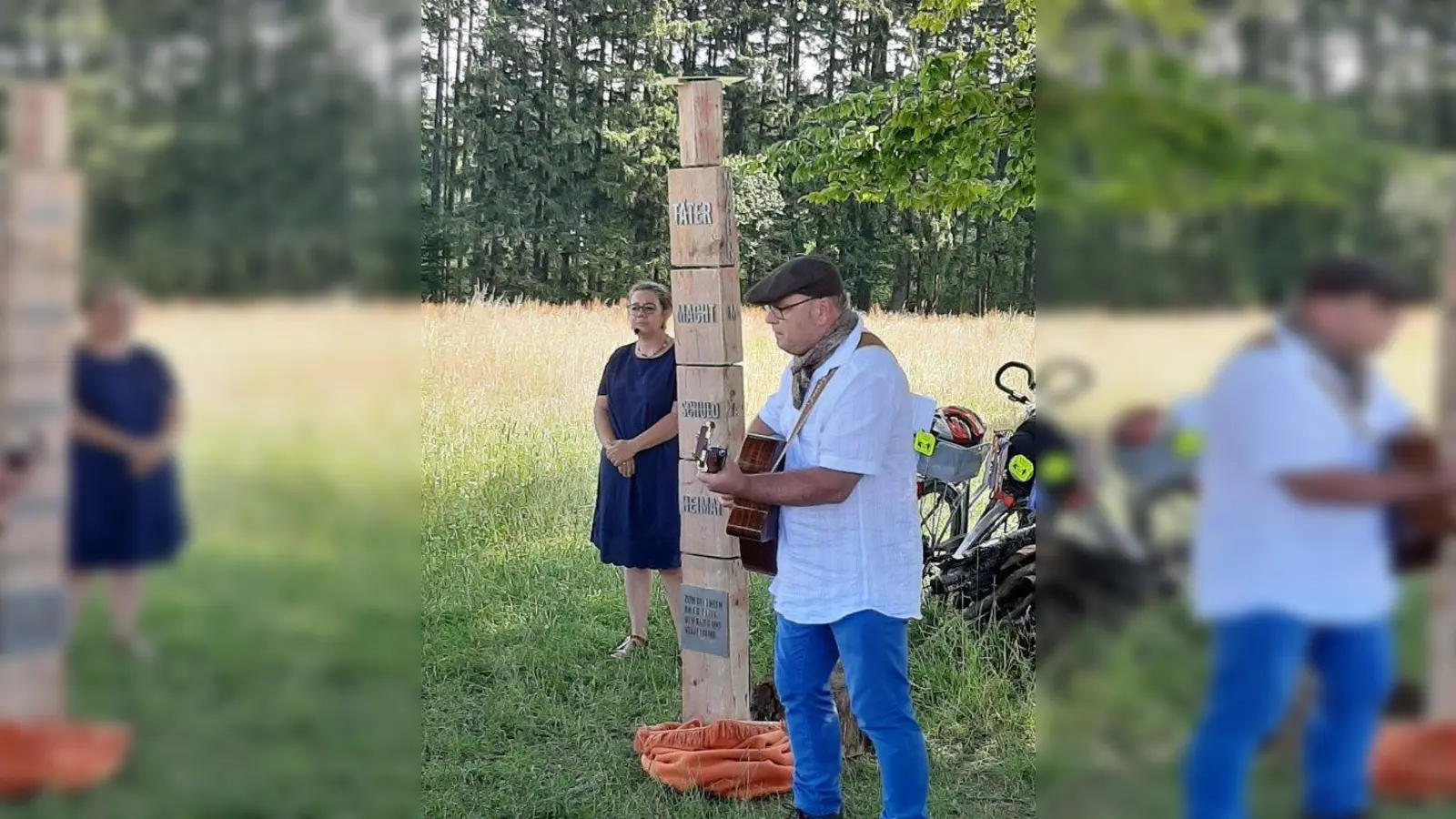 Annette Reindel und Stephan Schludi, der „Stell dir vor“ , seine Interpretation von John Lennon's „Imagine‘ spielt. (Foto: Heinrich Rülling)