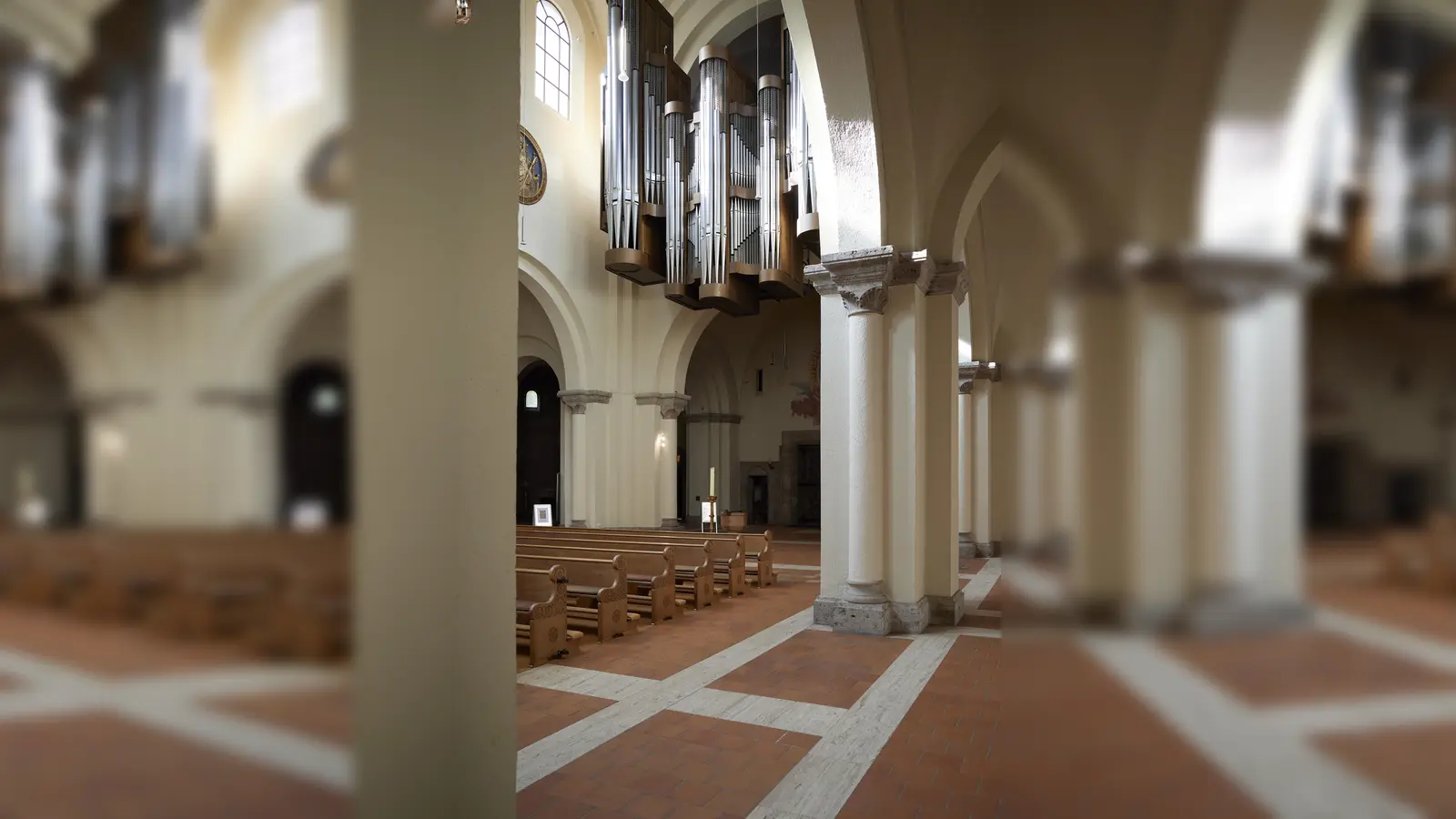 In der Pfarrkirche ist an den Markt-Donnerstagen mittags kostenlos Orgelmusik zu hören. (Foto:  Roland Nicolai)