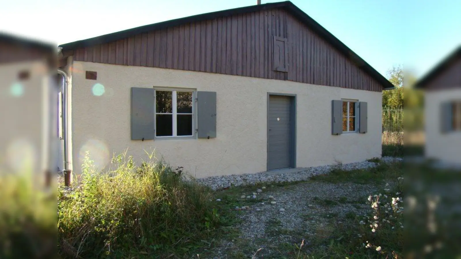 Das ist eine der letzten original erhaltenen Baracken des ehemaligen Zwangsarbeiterlagers. Sie wurde von der Stadt München bereits vor einigen Jahren saniert. (Foto: pst)