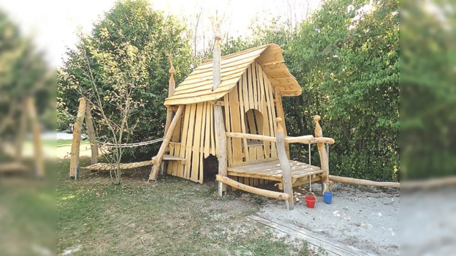 Gemeinsam mit Jugendlichen gebaut: Das neue  Kletterhaus in der Kinderkrippe.	 (Foto: privat)