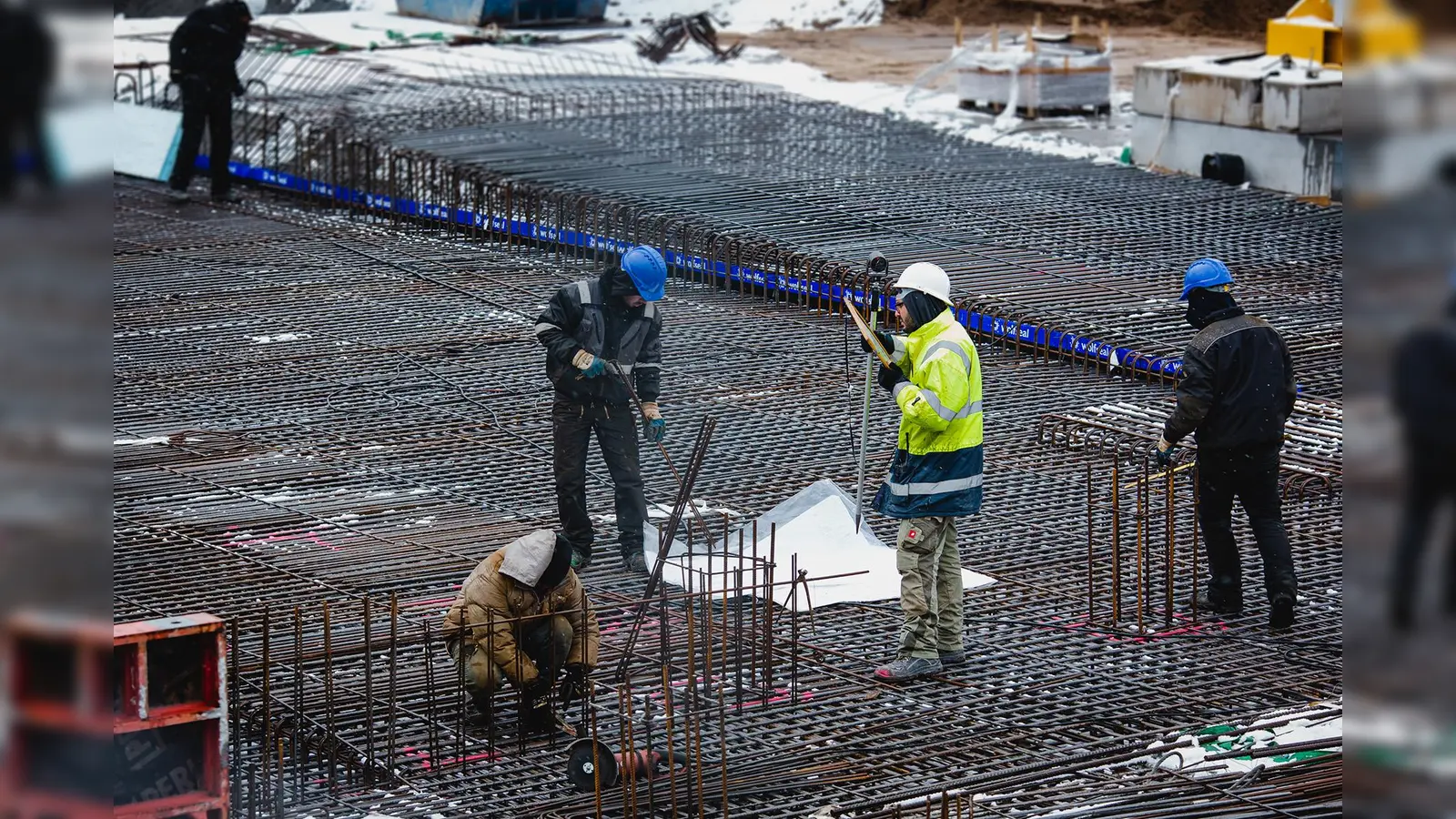 Kein Zuckerschlecken: Auch im Winter wird auf vielen Baustellen gearbeitet. Dafür können sich die Beschäftigten in diesem Monat über eine steuerfreie Corona-Prämie freuen, so die IG BAU. (Foto: IG Bau)