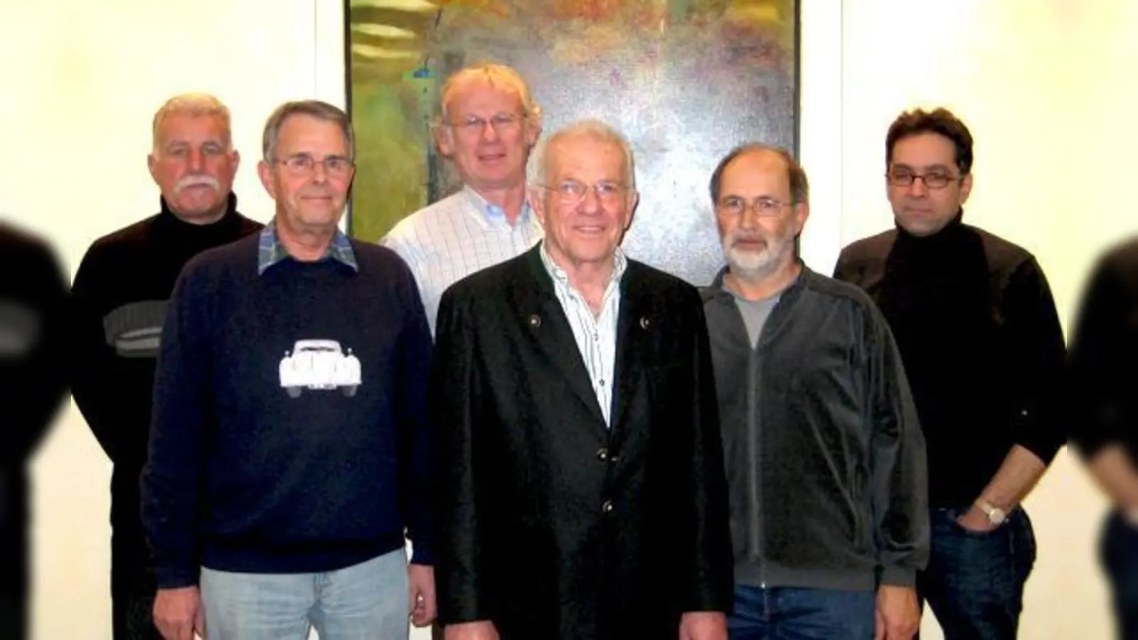 In Vorfreude auf die Oldtimer-Saison 2012 (v.li.): Jörg Schnell, Detlef Frank, Klaus-Peter Leipert, Franz Preuner, Klaus Skwirblies und Martin Eglseder. 	 (Foto: Verein)