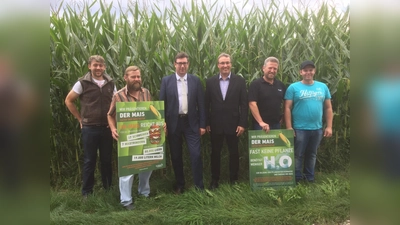 Bernhard Karrer, Mathias Lohmeier, Landrat Martin Bayerstorfer, Michael Hamburger, Robert Grimm und Franz Bauschmid (von links).  (Foto: Landwirtschaft im Landkreis Erding)