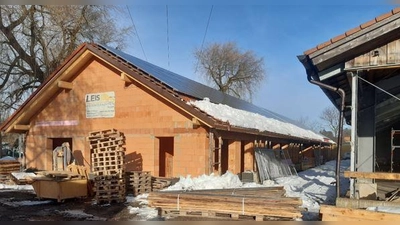 Der Bau der neuen Mutter-Kind-Einrichtung auf Gut Raucherberg schreitet zügig voran. (Foto: Johanniter-Unfall-Hilfe e.V.)