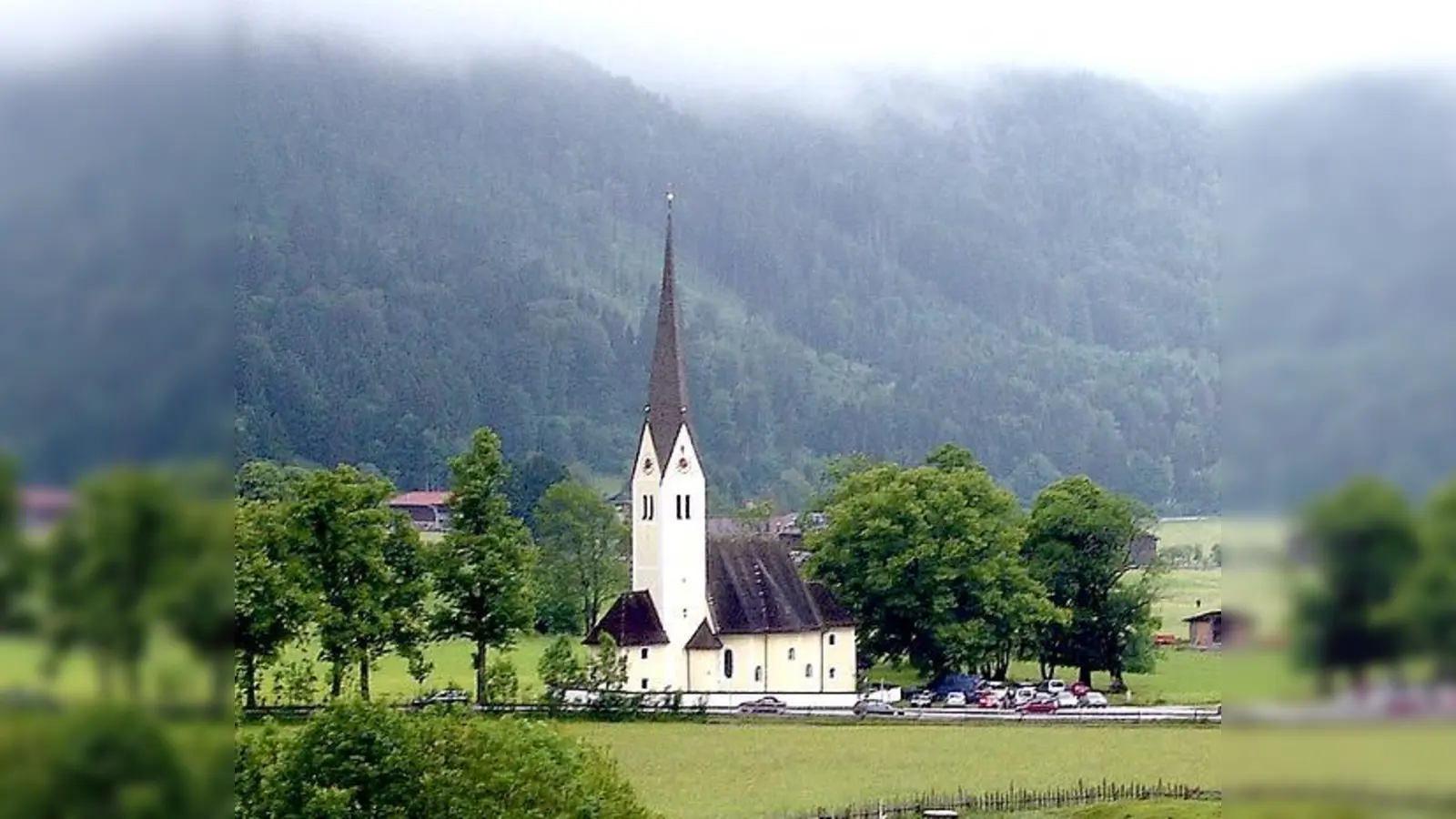 Man soll die Kirche bekanntlich im Dorf lassen. Da kann man den Kirta auch besser feiern  und natürlich im Wasmeier Freilichtmuseum.	 (Fotos: Museum)