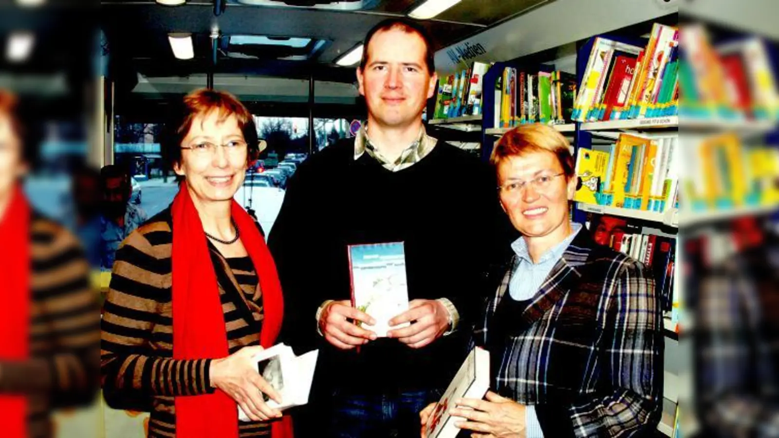 Stadträtin Heide Rieke, Bezirksausschussvorsitzender Markus Auerbach sowie BA-Mitglied und Initiatorin Dorothea Brückel-Maget (von links).	 (Foto: ws)