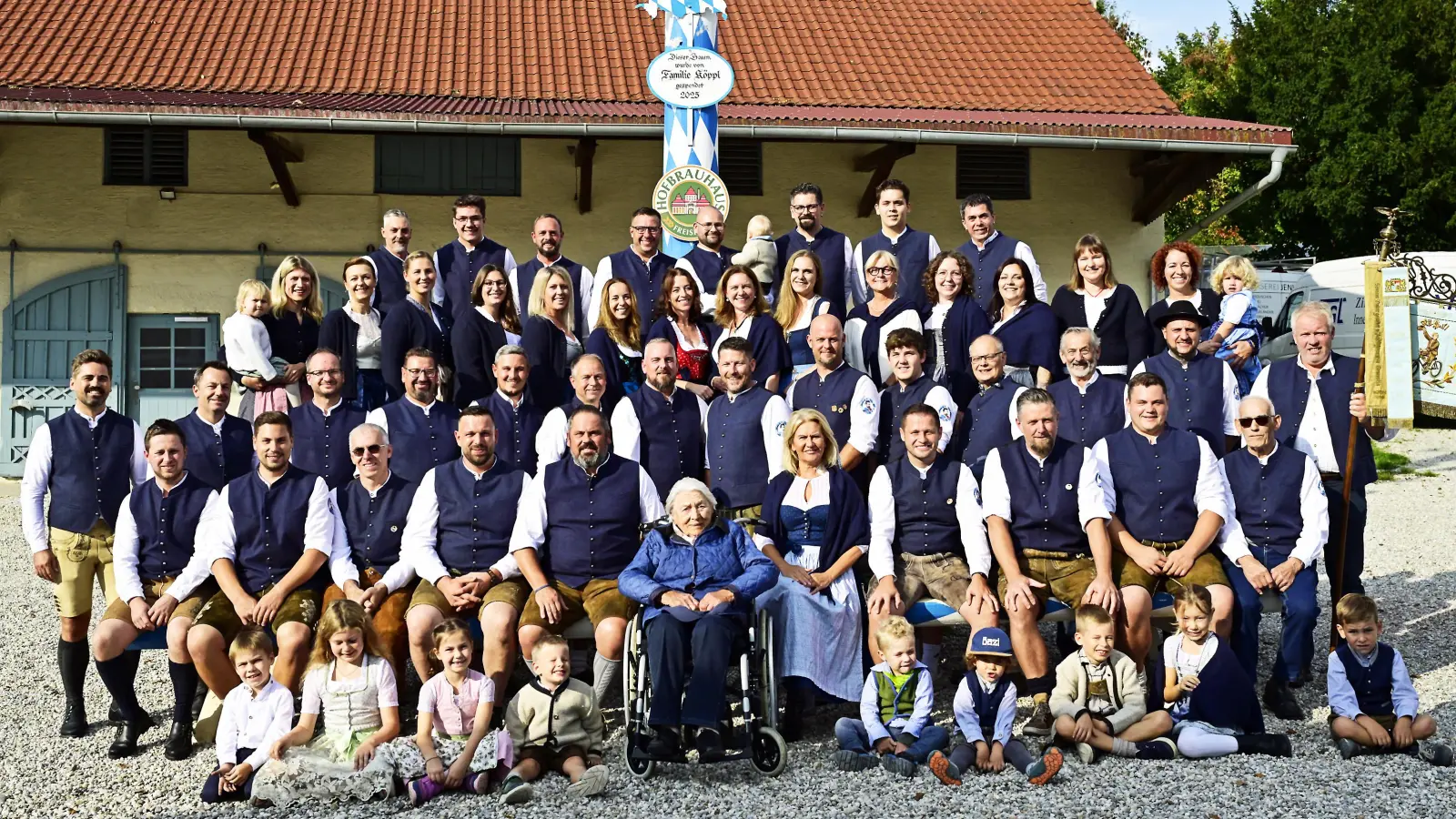Fortan kümmert sich der „Bayerische Maibaumaufstellverein Hummel e. V.“ in Oberhummel um die alte Tradition. (Foto: Lex)