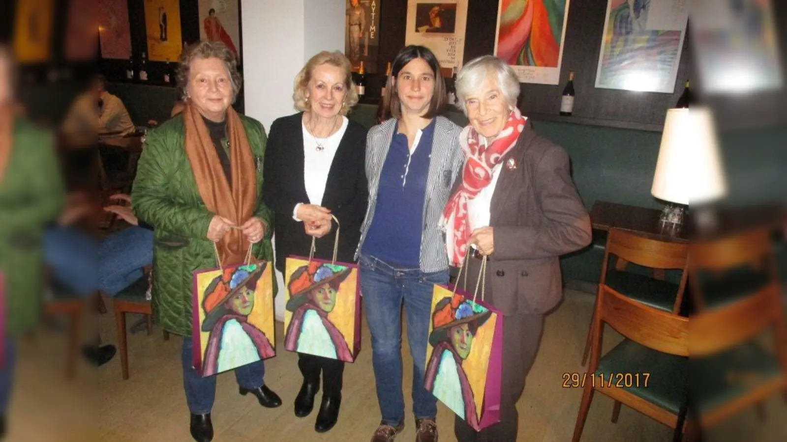 Die drei Jubilarinnen mit der FU-Vorsitzenden: v.l. Hildegard Obermeier, Margot Günther, Sabine Wohlrab und Gisela Klöpfer. (Foto: FU)