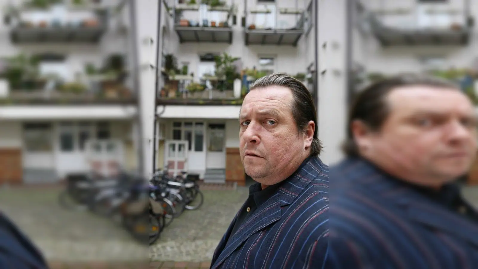 Kabarettist Andreas Giebel bringt seinem Publikum „Das Rauschen in den Bäumen” näher. (Foto: pi)