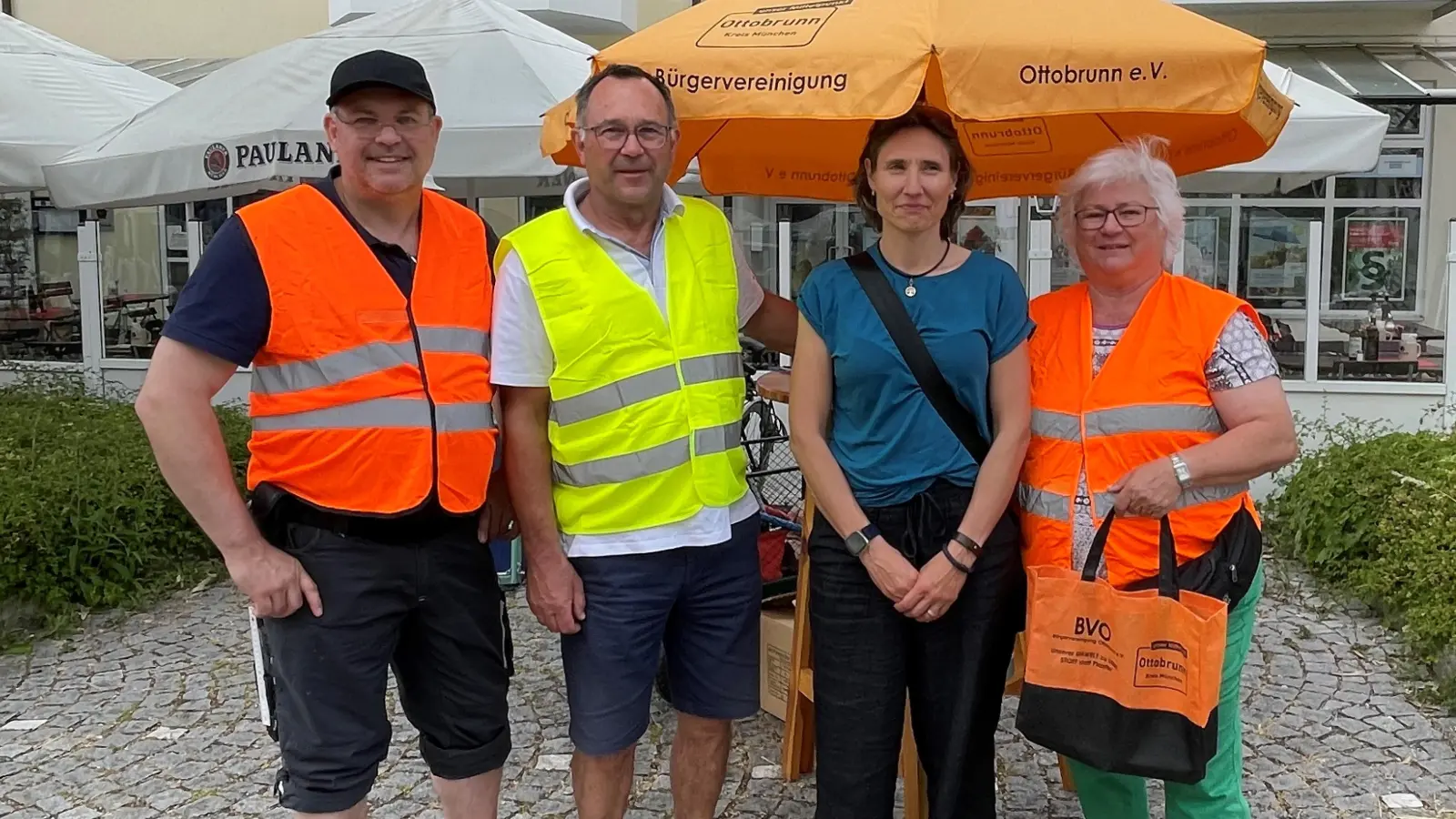 Freuten sich über zahlreiche Teilnehmer beim BVO-Nachtflohmarkt (v.l.) Frank Aulenbacher, Reinhard Pohl, Irene Kipp und Erika Aulenbach.  (Foto: hw)