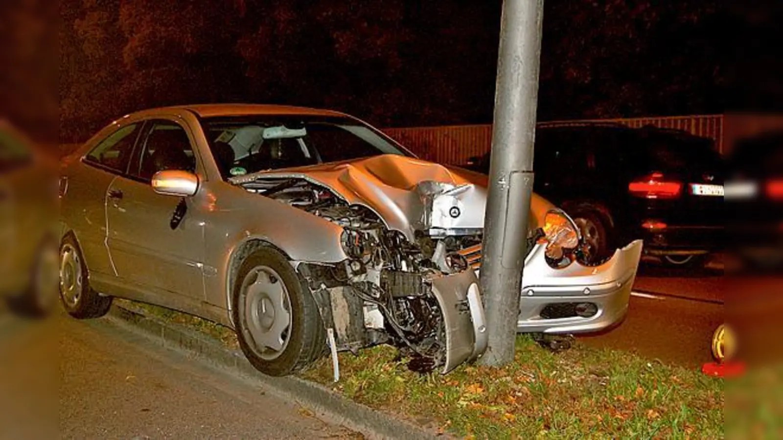 Am Fahrzeug entstand ein Totalschaden in Höhe von 20.000 Euro.	 (Foto: Polizei)