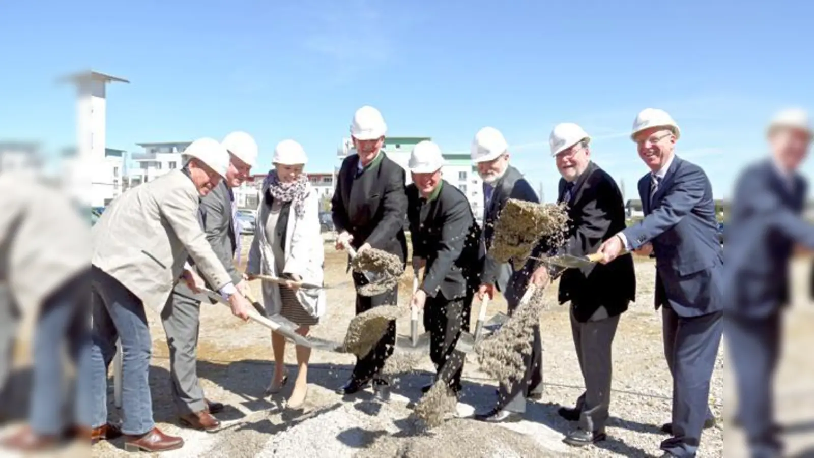 Auf  (Foto: Der Spatenstich zum neuen Seniorenwohnzentrum auf der Stumpfwiese)