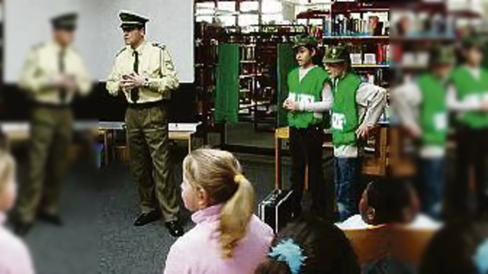 Aufregend: Gemeinsame Ermittlungsarbeit in der Stadtbibliothek. 	 (Foto: VA)