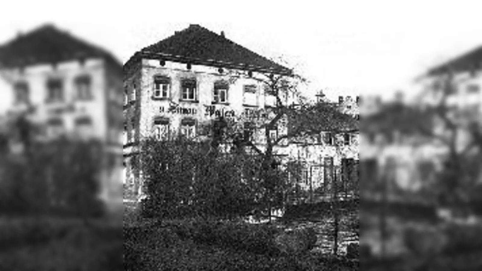 Die Walsermühle am Hacklmühlbach 1898, rechts die Kuppel von St. Lukas. 	 (Foto: Buch)