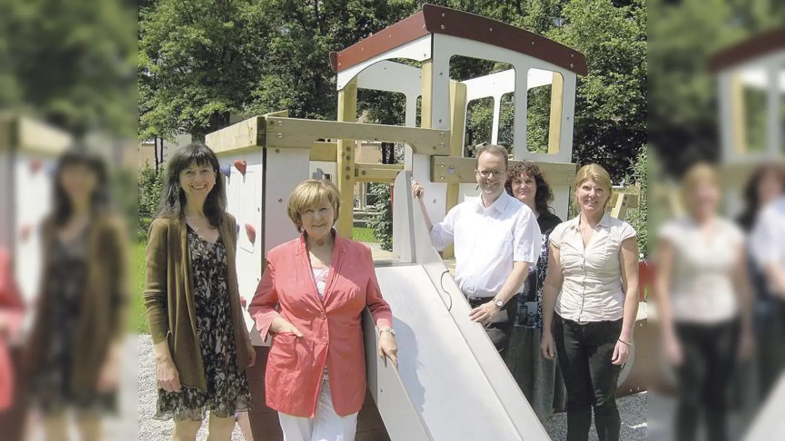 Maria Leuenberger, Hiltrud Broschei, Markus Rinderspacher, Astrid Schweizer und Brigitte Rapolder zu Besuch in der »Kinderarche«. 	 (Foto: privat)