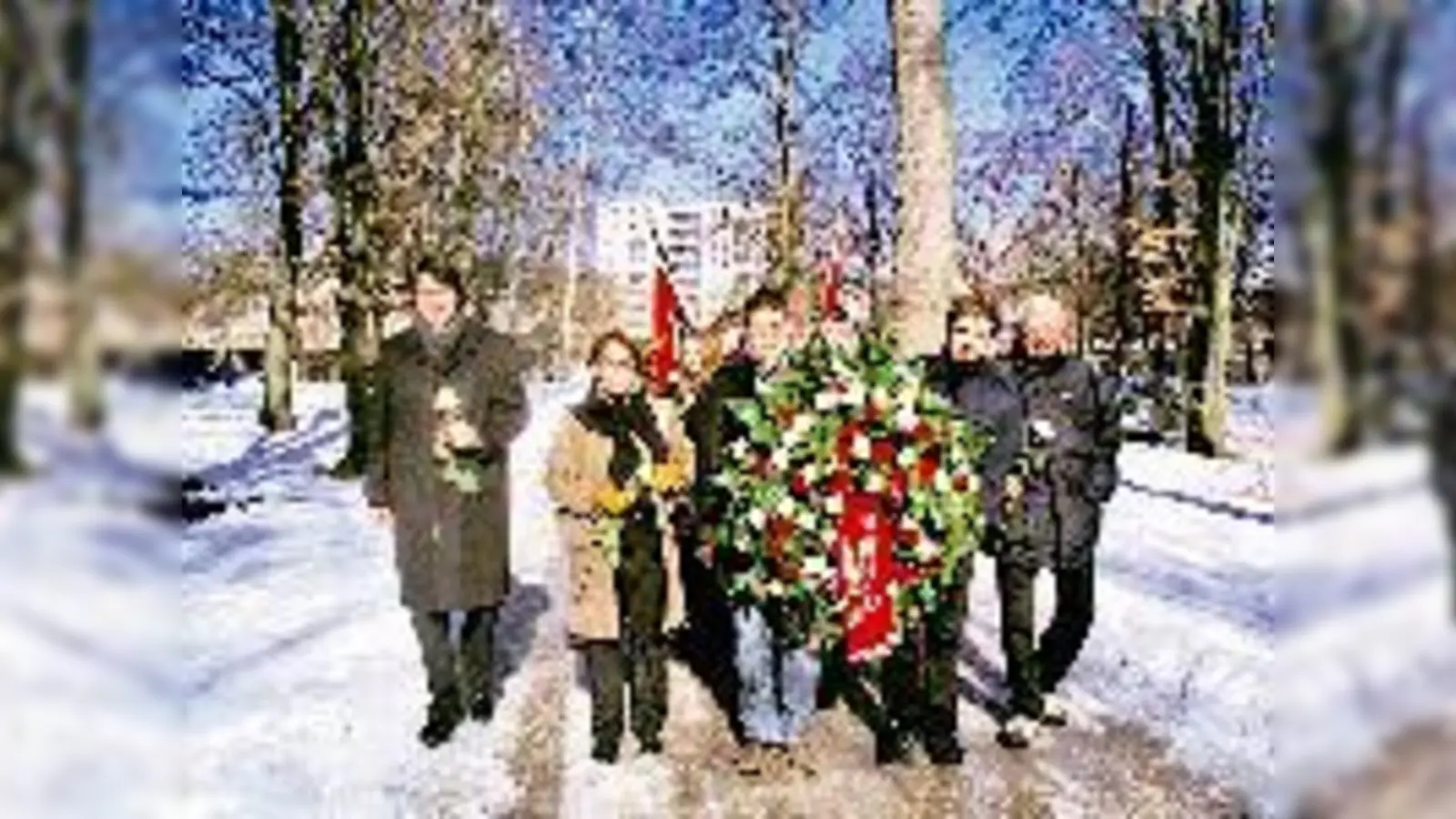 Der SPD-Gedenkzug auf dem Weg zum Grab der »Weiße Rose«-Mitglieder.  (Foto: SPD)