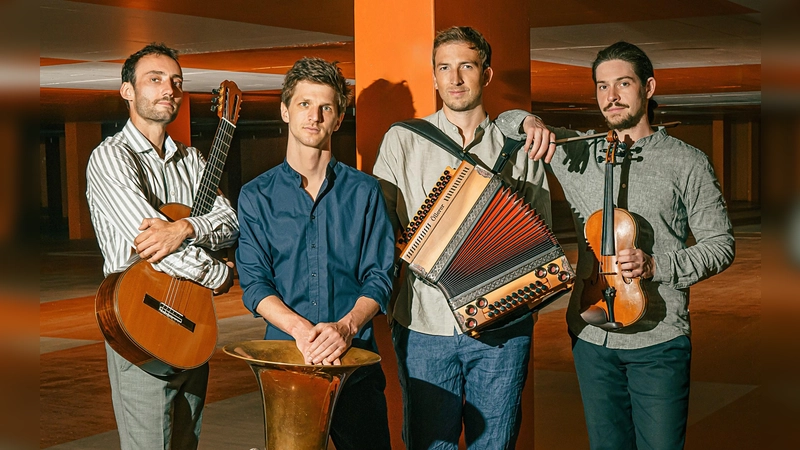 Interpretieren Volksmusik auf völlig neue Weise: die vier Musiker von Maxjoseph. (Foto: Jessica Elsner)