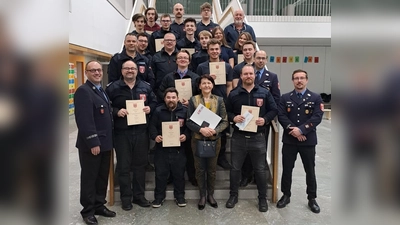 Die Geehrten und Beförderten der Freiwilligen Feuerwehr freuten sich über die Auszeichnung. (Foto: FFW Gauting)