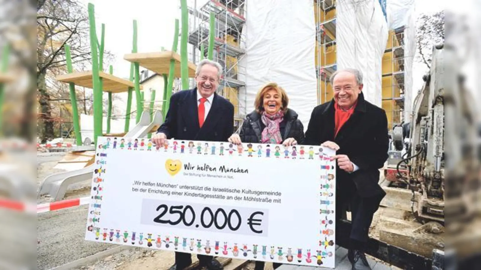 Freuen sich über die Kita: OB Christian Ude (l.), Charlotte Knobloch und Harald Strötgen.	 (Foto: Sparkasse)