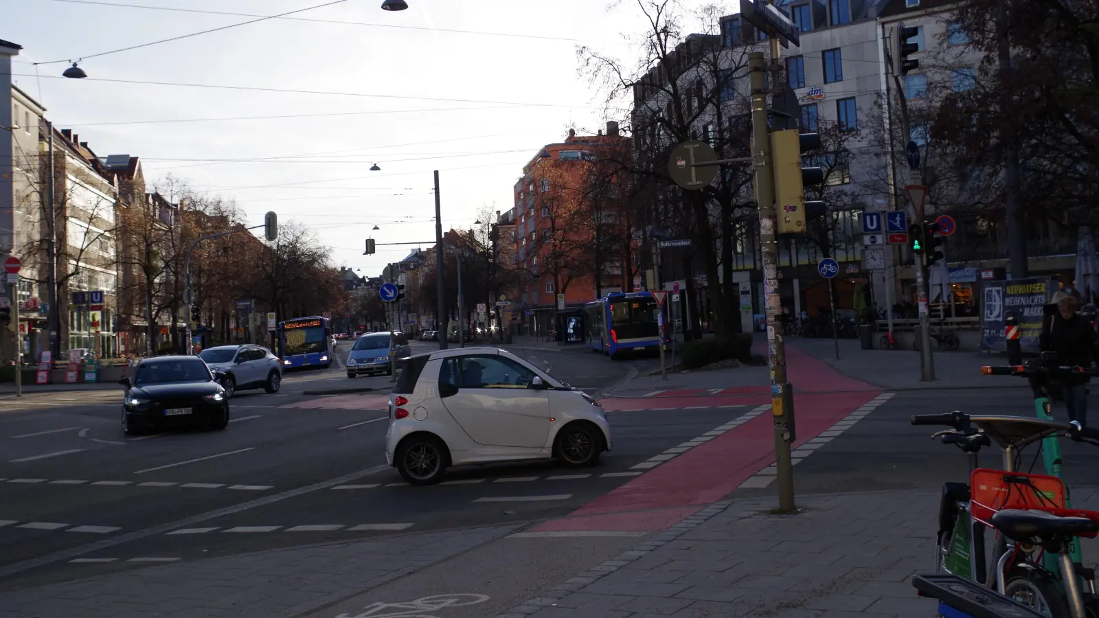 Mehrheitlich empfahlen die Stadtteilbewohner bei der Bürgerversammlung die Schaffung einer autofreien Furt am Rotkreuzplatz. (Foto: Beatrix Köber)