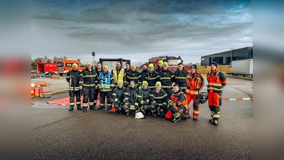 16 Feuerwehrler nahmen am ABC-Grundkurs teil. (Foto: KBI Dachau)