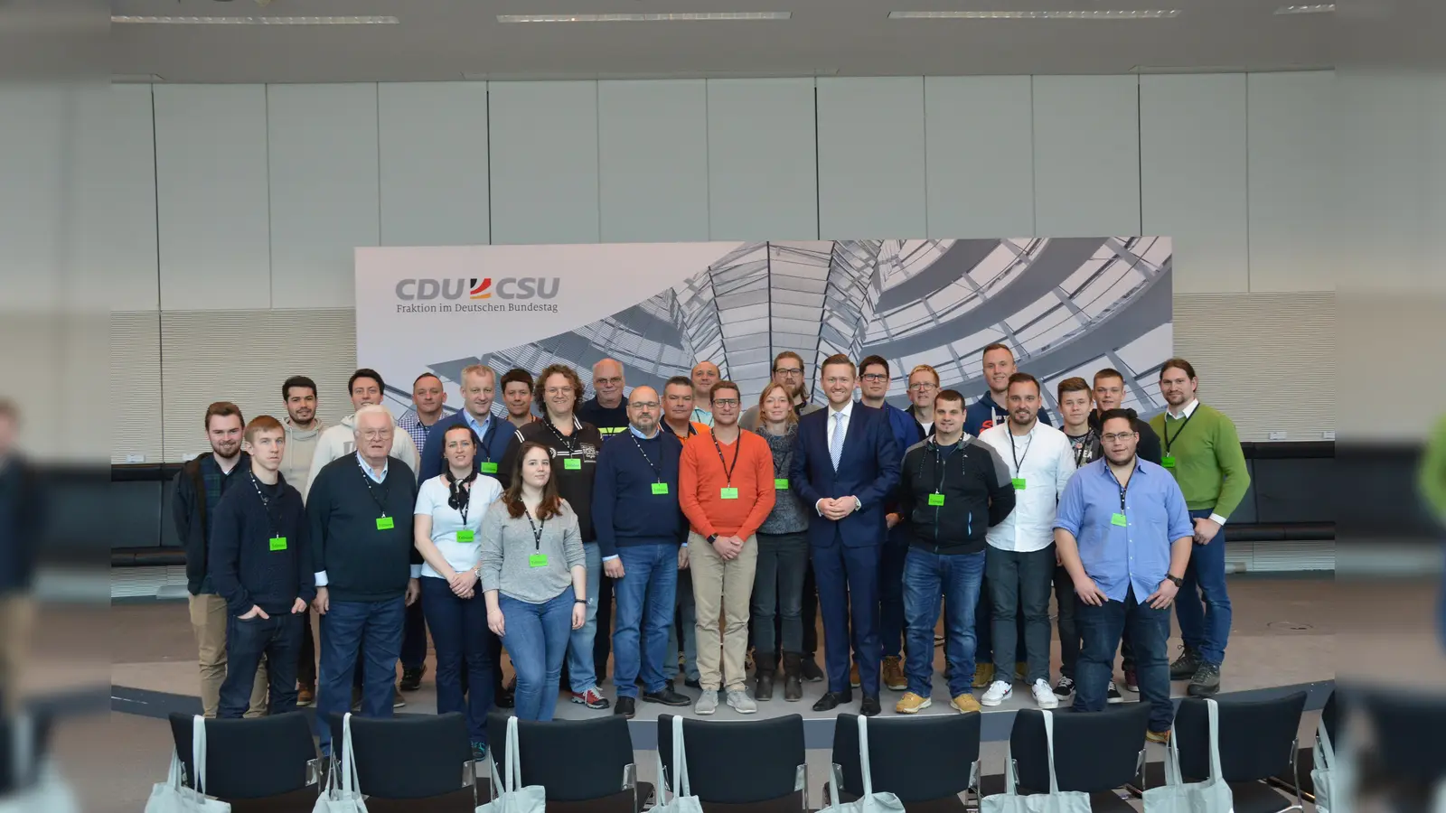 Die Freiwillige Feuerwehr Waldperlach war zu Besuch bei MdB Stefinger im Bundestag in Berlin.  (Foto: Büro Stefinger)