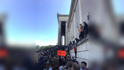 Die Demonstration "Fridays for future" auf dem Königsplatz war eine der größten Demonstrationen in München seit mehreren Jahren. (Foto: Daniel Mielcarek)