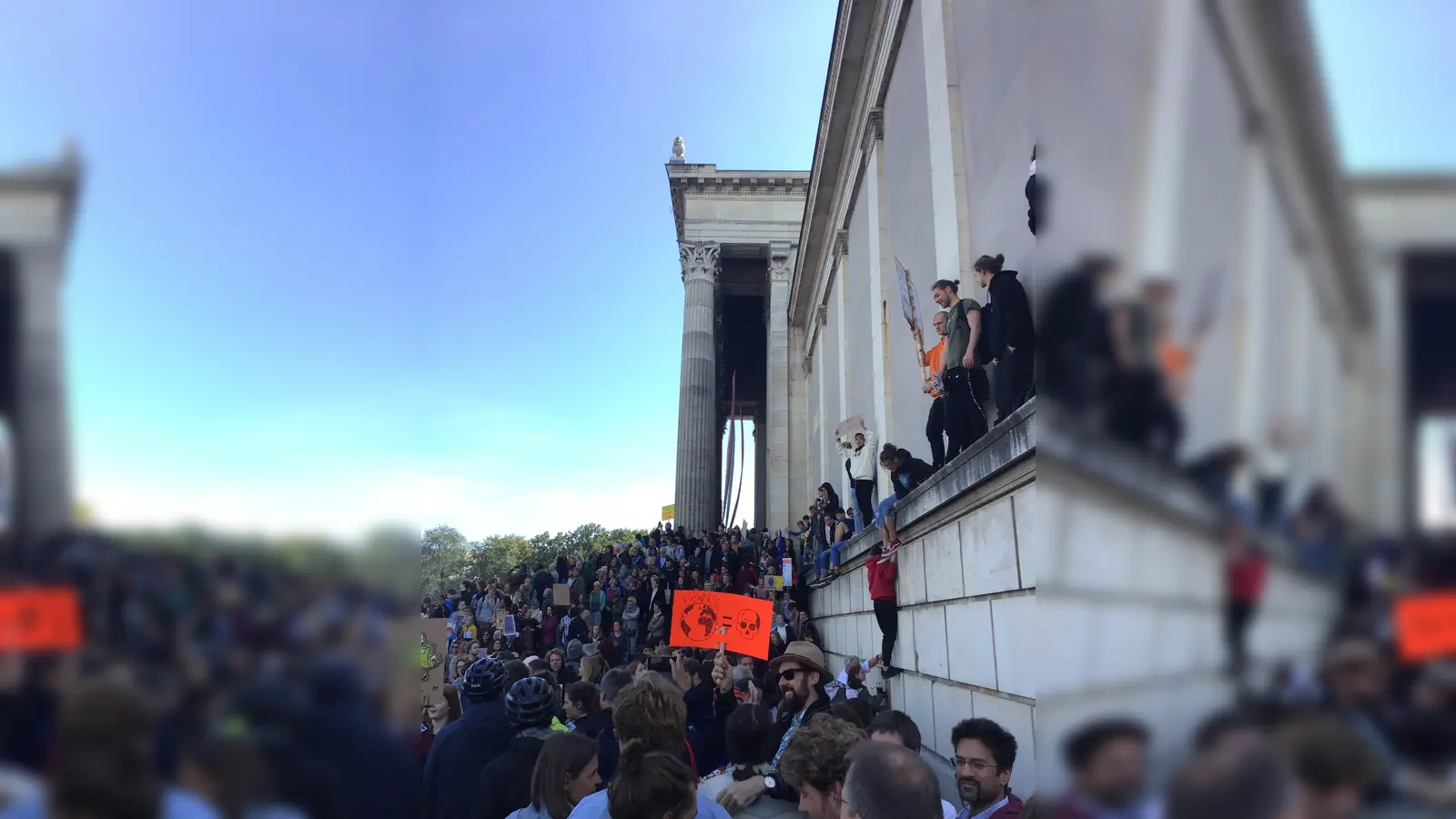 Die Demonstration "Fridays for future" auf dem Königsplatz war eine der größten Demonstrationen in München seit mehreren Jahren. (Foto: Daniel Mielcarek)