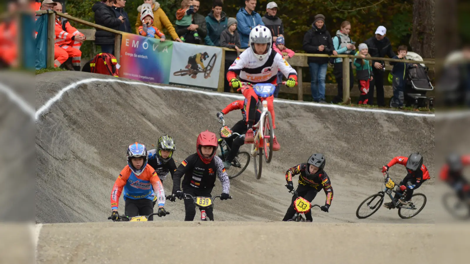 Anastasia Frison fliegt zum Sieg. (Foto: TURBO)
